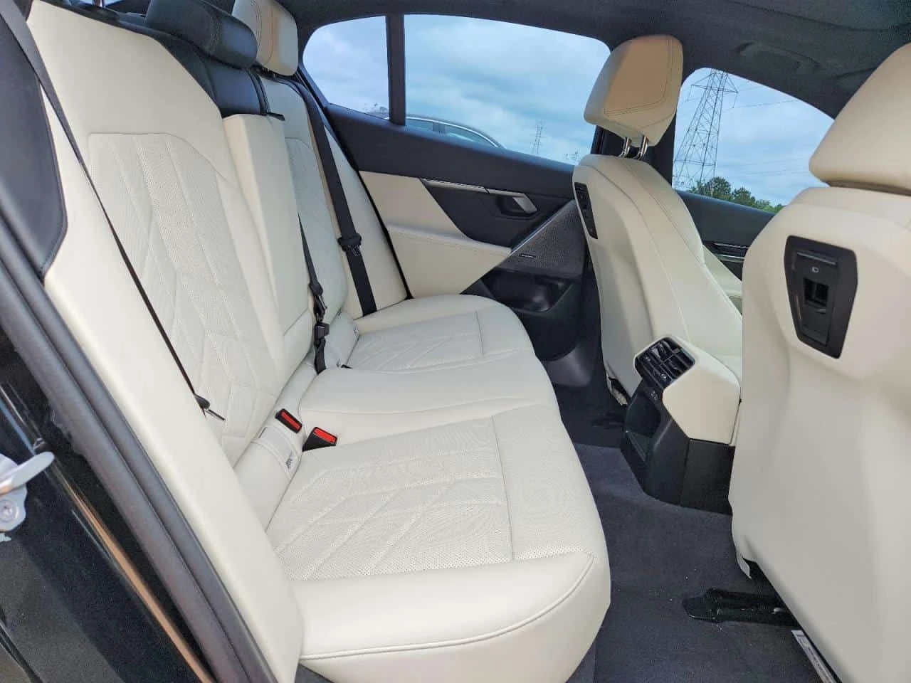 BMW i5 EDRIVE 40 | CARFAX | ���������� ��� ������������  | Mobile.bg � ����������� 10