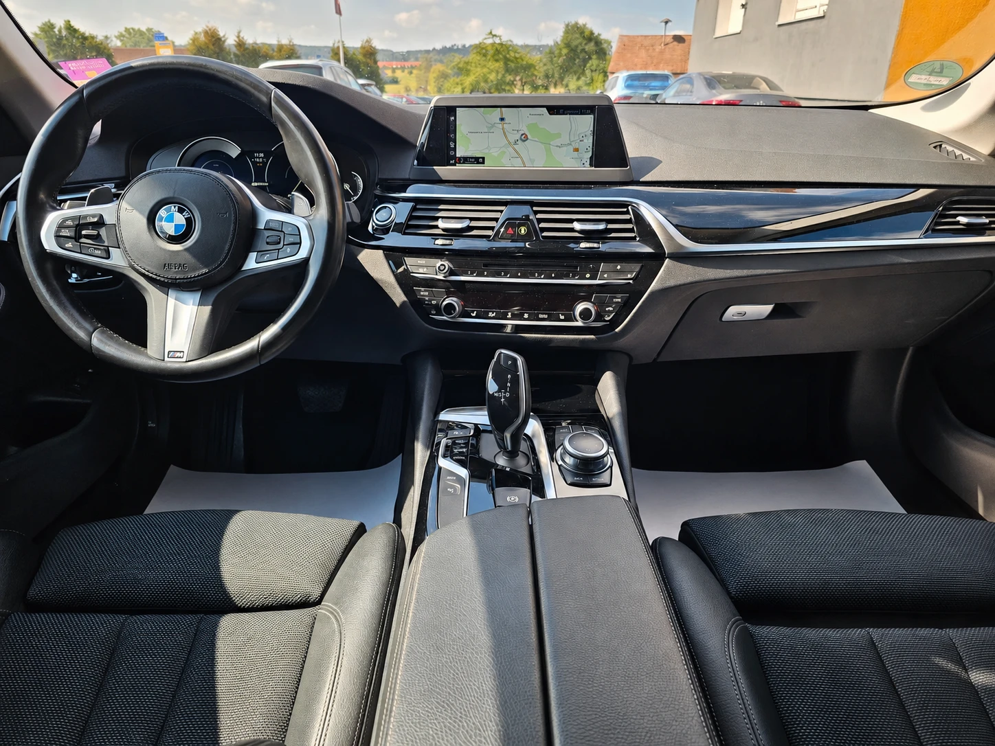 BMW 530E Sport Line, снимка 14 - Автомобили и джипове - 55902971