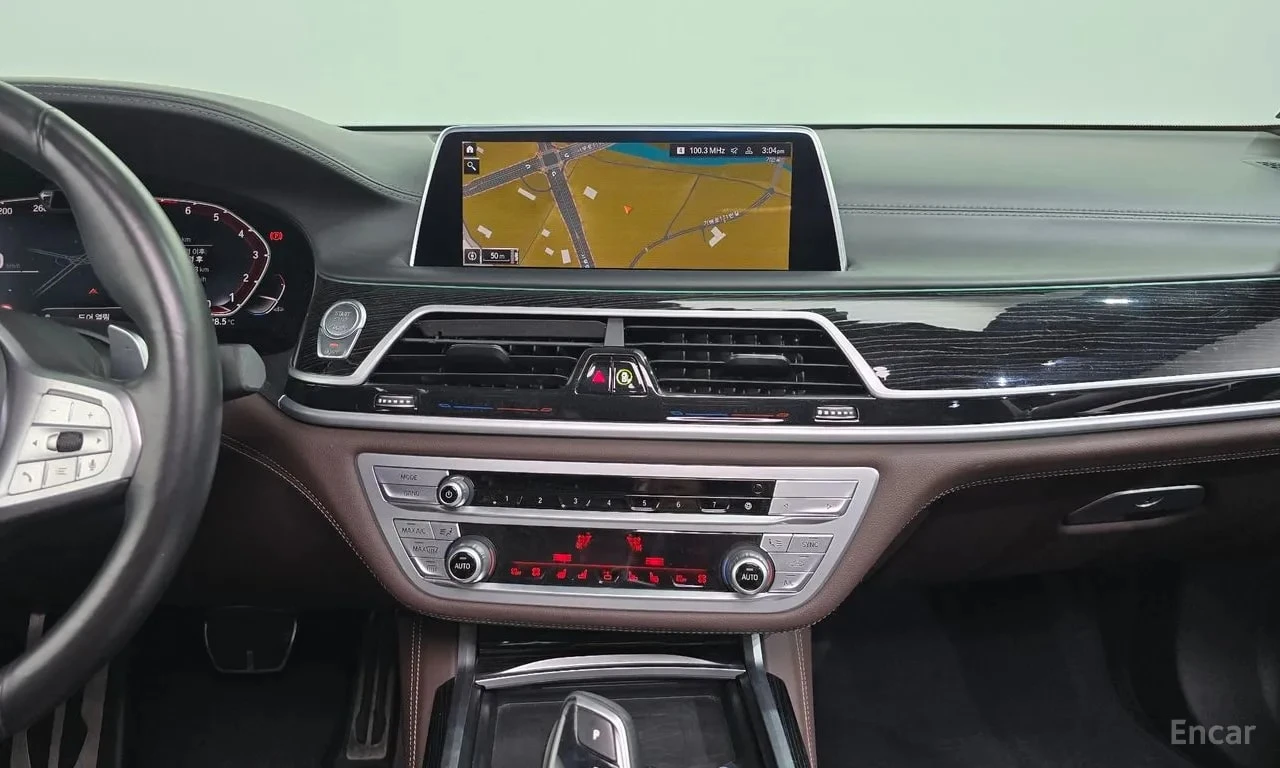 BMW 740 i M Sport* ШИБИДАХ* 360* ОБДУХВАНЕ* АВТОКРЕДИТ* , снимка 13 - Автомобили и джипове - 56073399