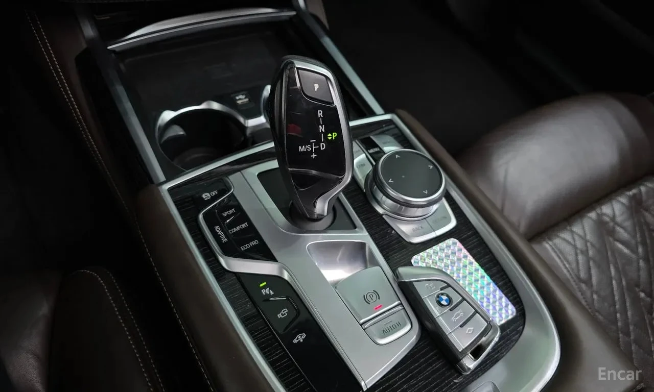 BMW 740 i M Sport* ШИБИДАХ* 360* ОБДУХВАНЕ* АВТОКРЕДИТ* , снимка 9 - Автомобили и джипове - 56073399