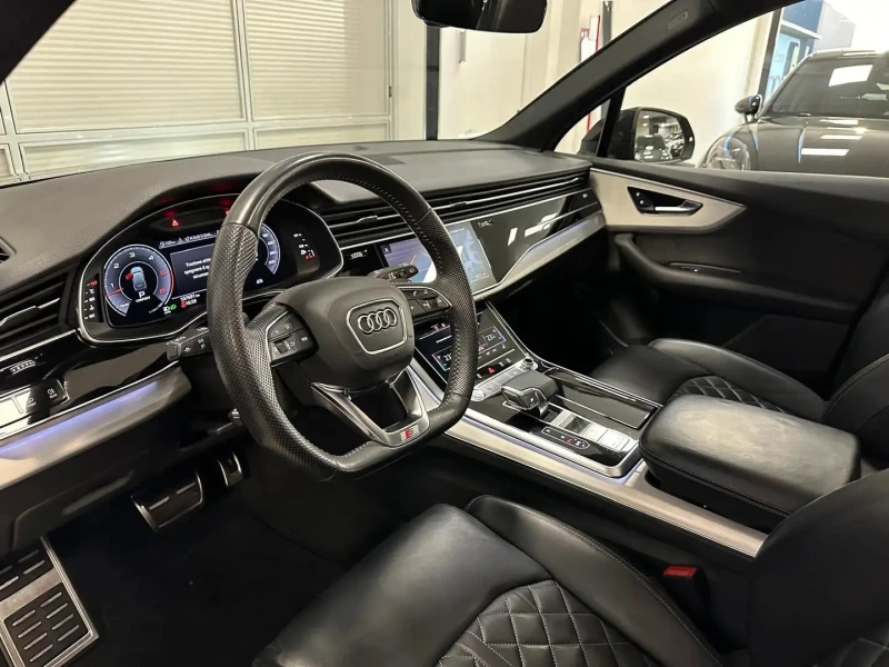 Audi Q7 50TDI Quattro S-Line 7 Seater, снимка 8 - Автомобили и джипове - 47997626