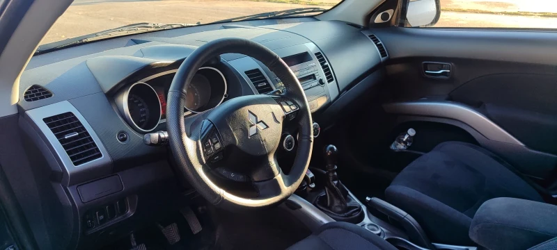 Mitsubishi Outlander 2.0 DI-D, снимка 10 - Автомобили и джипове - 52526937