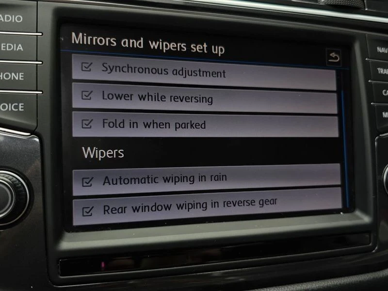 VW Tiguan 2.0 TSI 4X4| 360| DIGITAL| DIST| ПАМЕТ| PANO, снимка 16 - Автомобили и джипове - 55740675