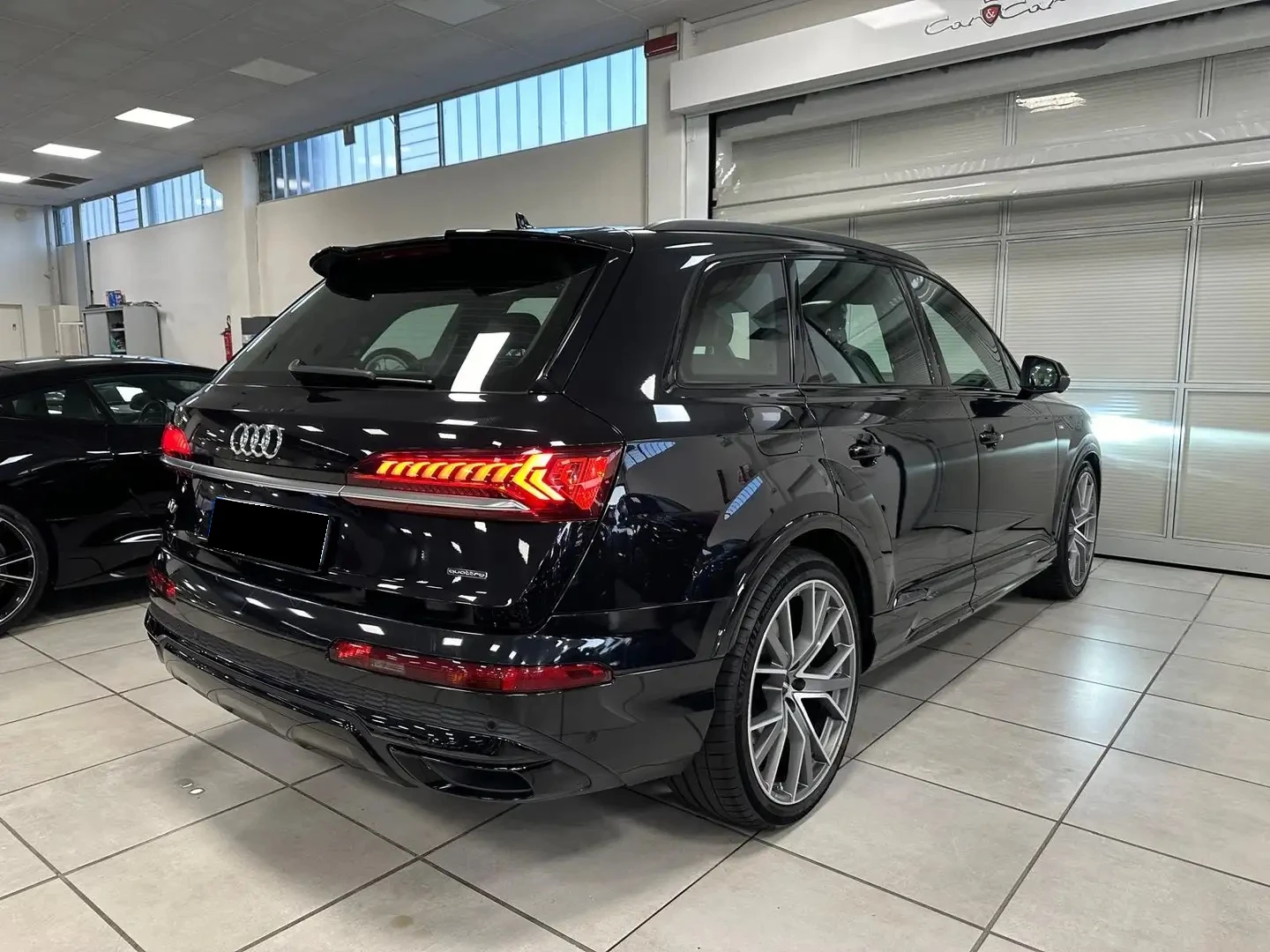 Audi Q7 50TDI Quattro S-Line 7 Seater - изображение 5