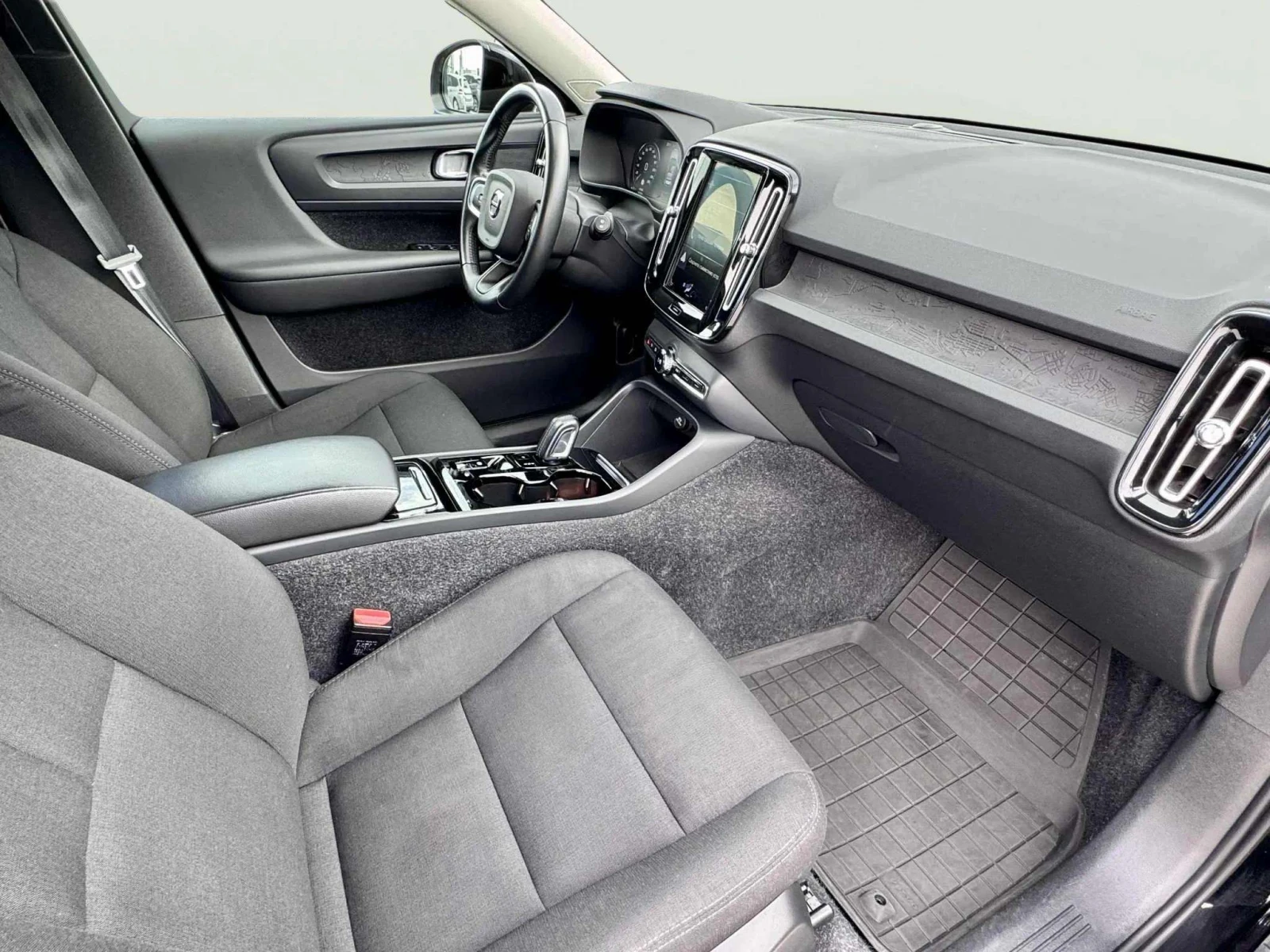 Volvo XC40 2.0 - изображение 10