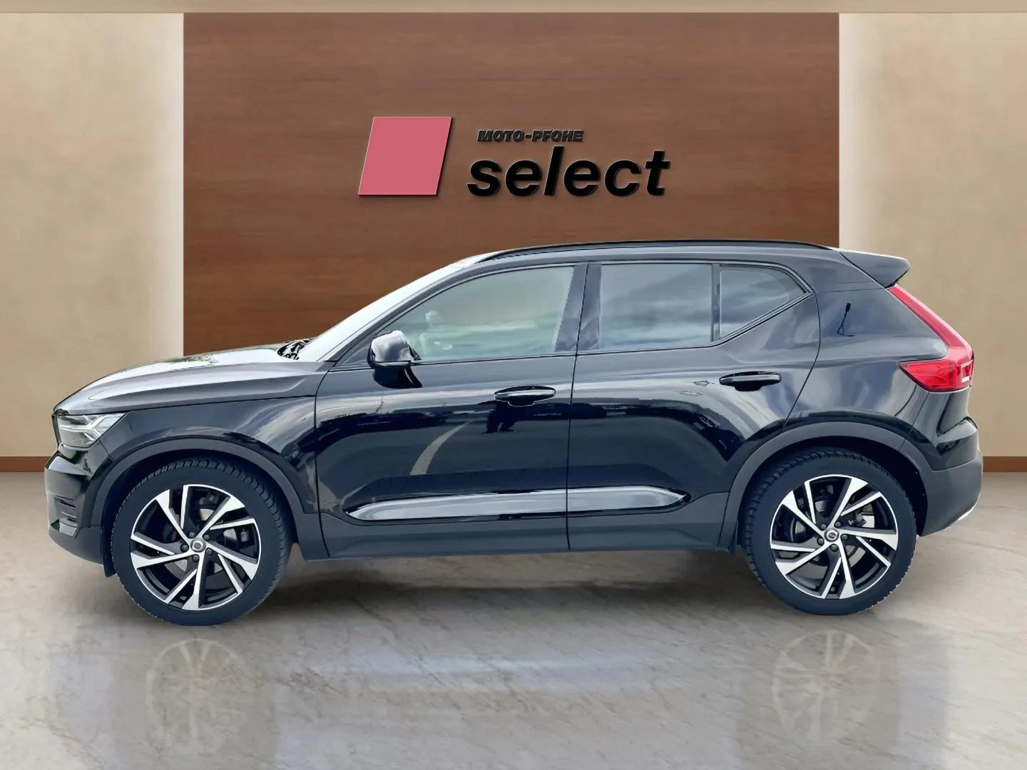 Volvo XC40 2.0 - изображение 8
