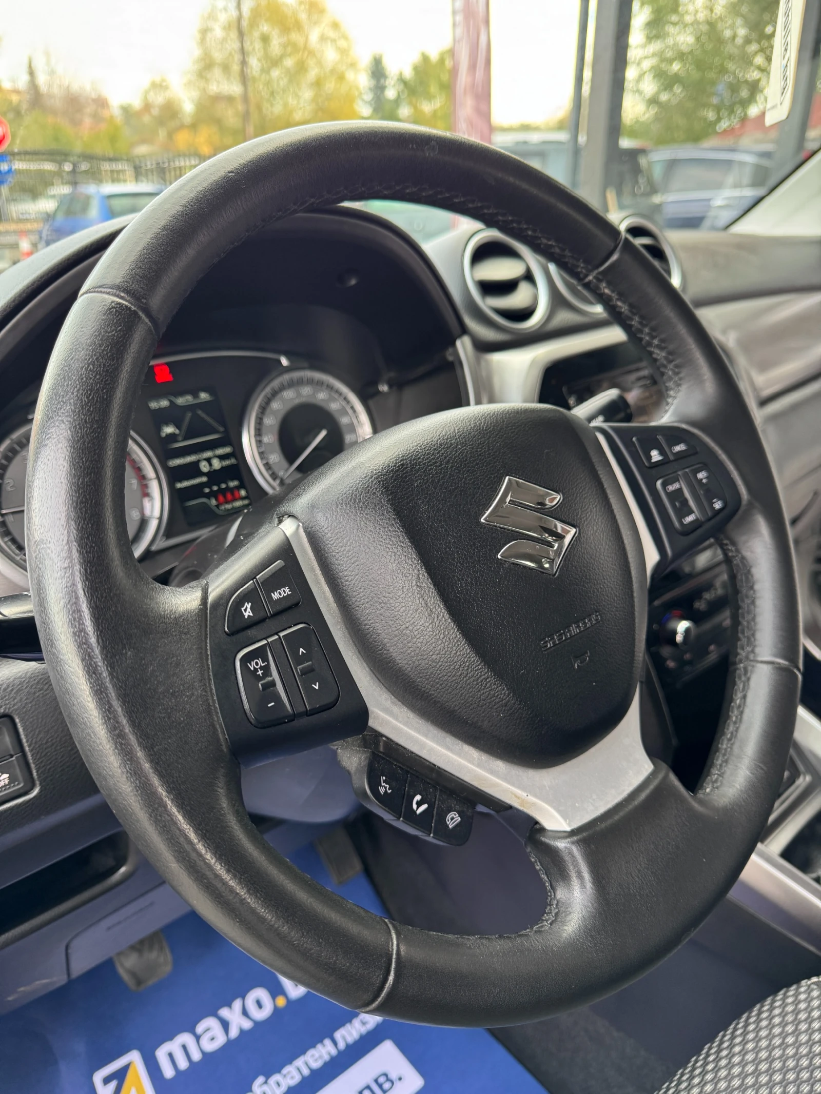 Suzuki Vitara 1.0 BOOSTER JET 4X4НОВ ВНОС - изображение 10