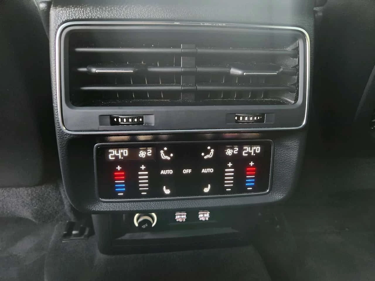 Audi Q8 Progressiv S LINE/ОБДУХВАНЕ/ПАНОРАМА/ДИСТРОНИК/360, снимка 12 - Автомобили и джипове - 54271791