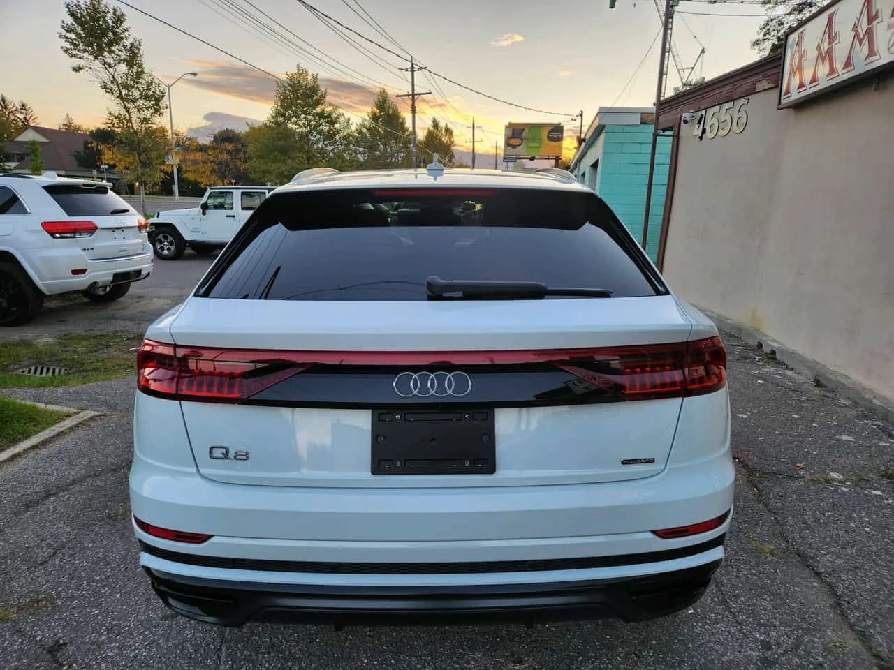 Audi Q8 Progressiv S LINE/ОБДУХВАНЕ/ПАНОРАМА/ДИСТРОНИК/360, снимка 5 - Автомобили и джипове - 54271791