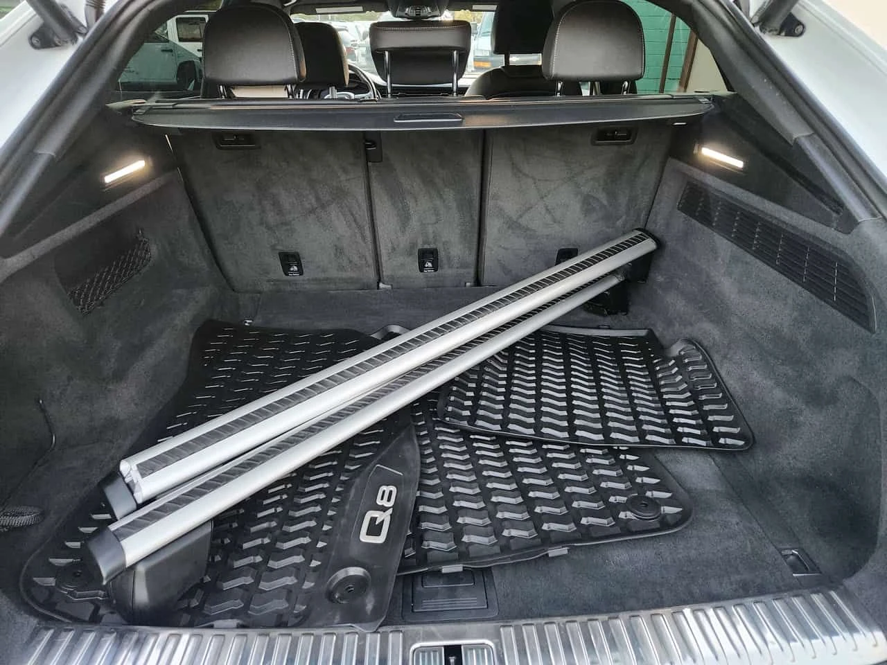 Audi Q8 Progressiv S LINE/ОБДУХВАНЕ/ПАНОРАМА/ДИСТРОНИК/360, снимка 13 - Автомобили и джипове - 54271791