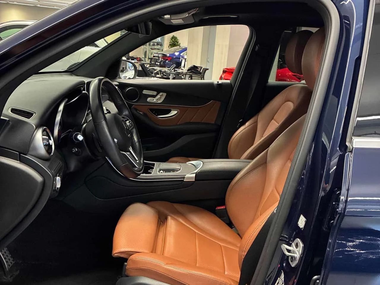 Mercedes-Benz GLC 300  4MATIC | MEMORY | PANO , снимка 11 - Автомобили и джипове - 54819335
