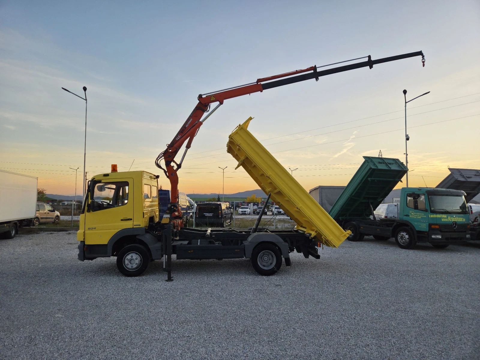 Mercedes-Benz Atego 924, Самосвал с кран, Климатик - изображение 2