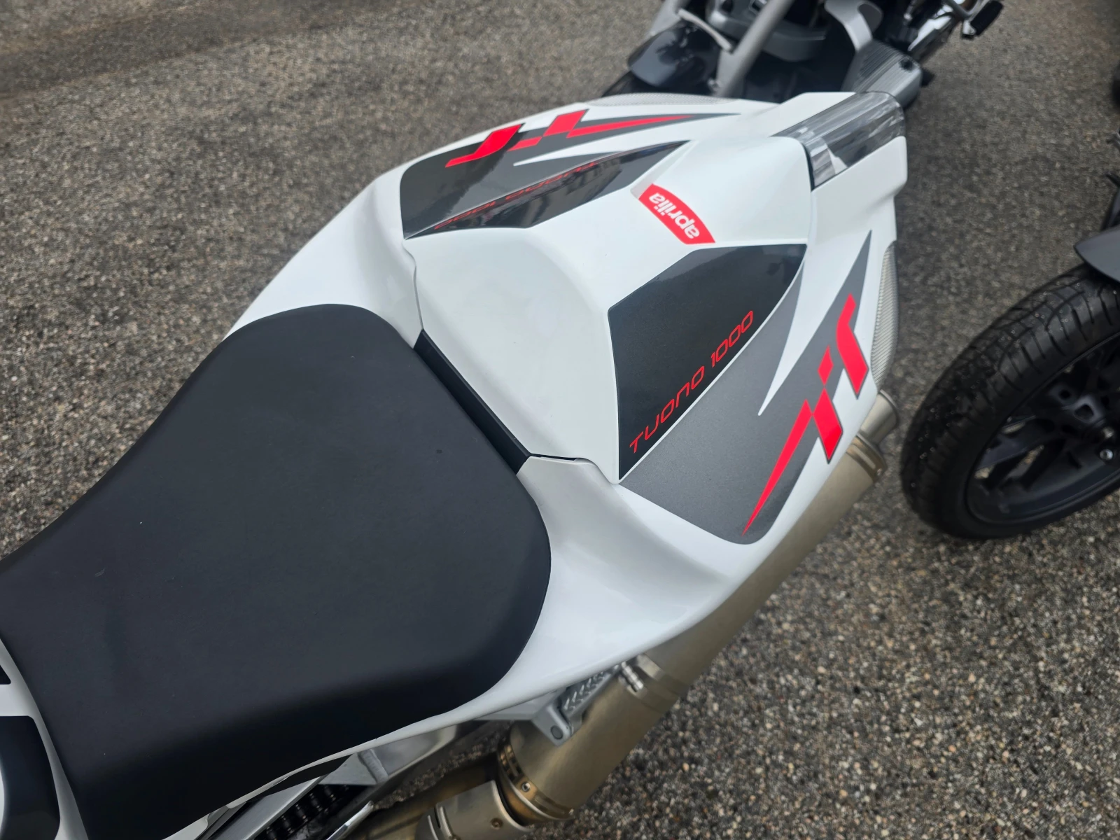 Aprilia Tuono 1000 - изображение 6