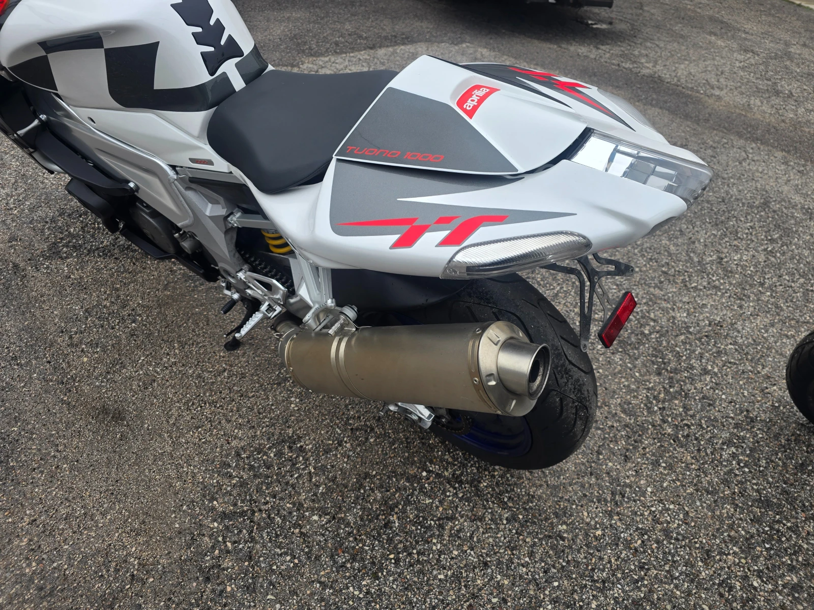 Aprilia Tuono 1000 - изображение 8