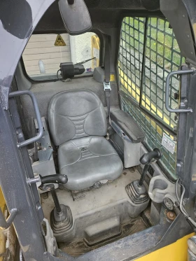 Мини челни товарачи GEHL R190, снимка 3