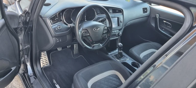 Kia Ceed 1.6 CRDI GTLINE FULL, снимка 13 - Автомобили и джипове - 44632239