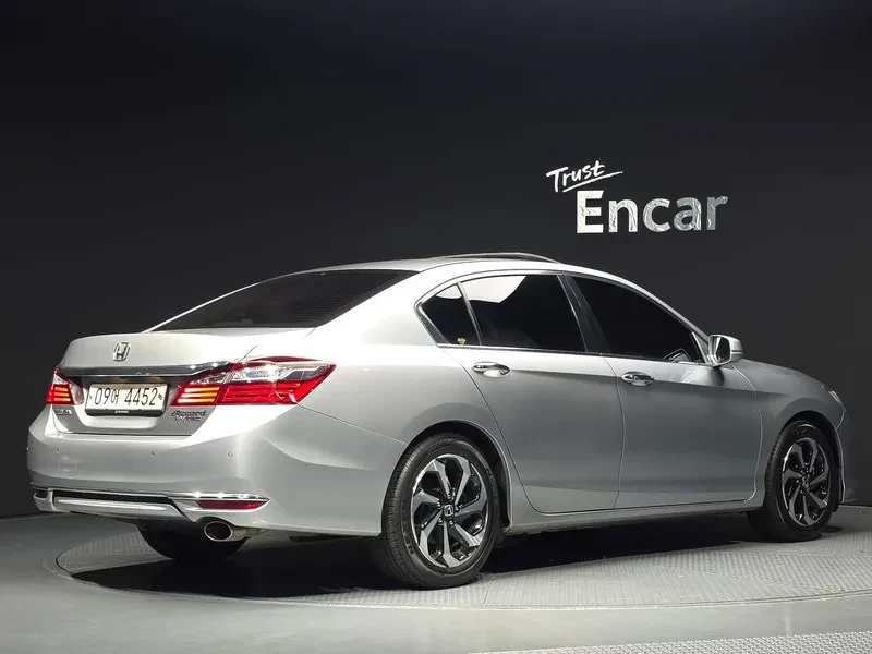 Honda Accord 2.4 9Th Generation, снимка 3 - Автомобили и джипове - 55841506