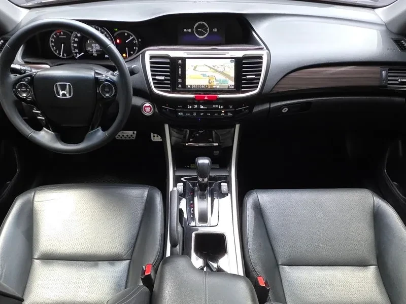Honda Accord 2.4 9Th Generation, снимка 13 - Автомобили и джипове - 55841506