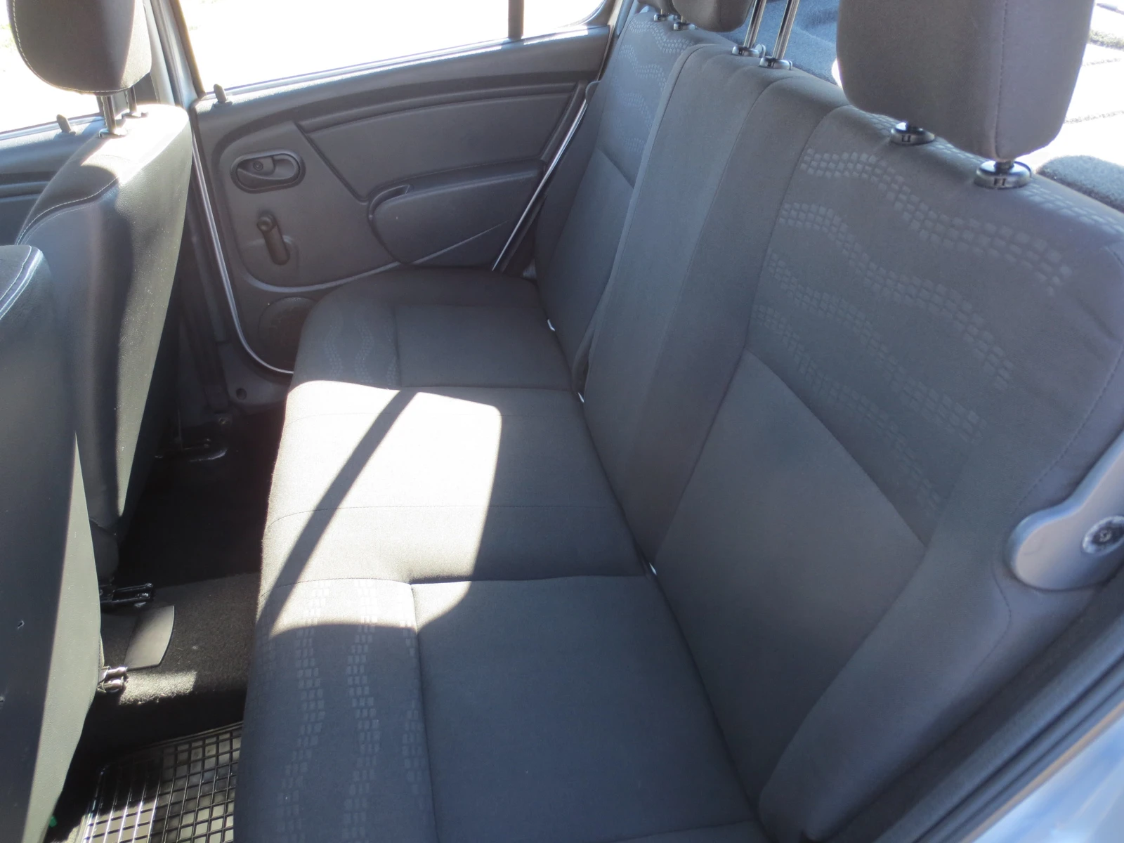 Dacia Sandero 1.6 i STEPWAY | Mobile.bg — изображение 12