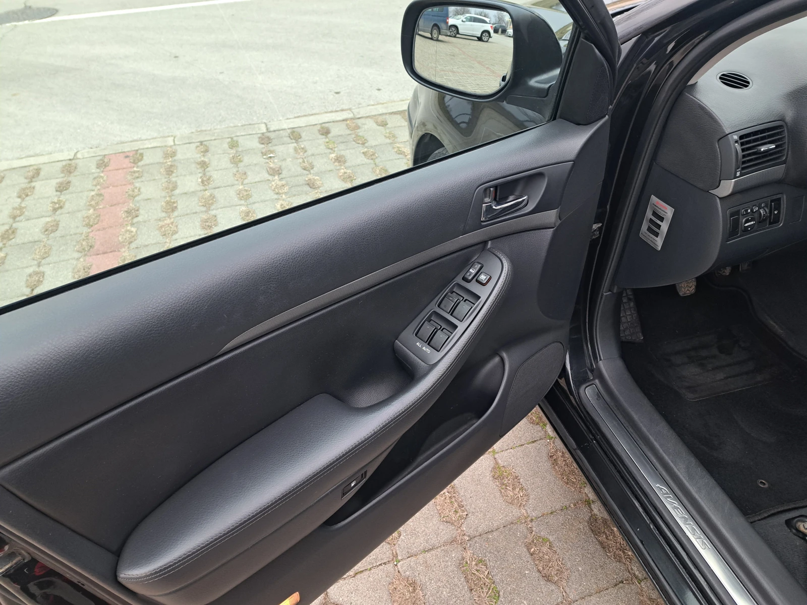 Toyota Avensis 2.2 D-CAT - изображение 10