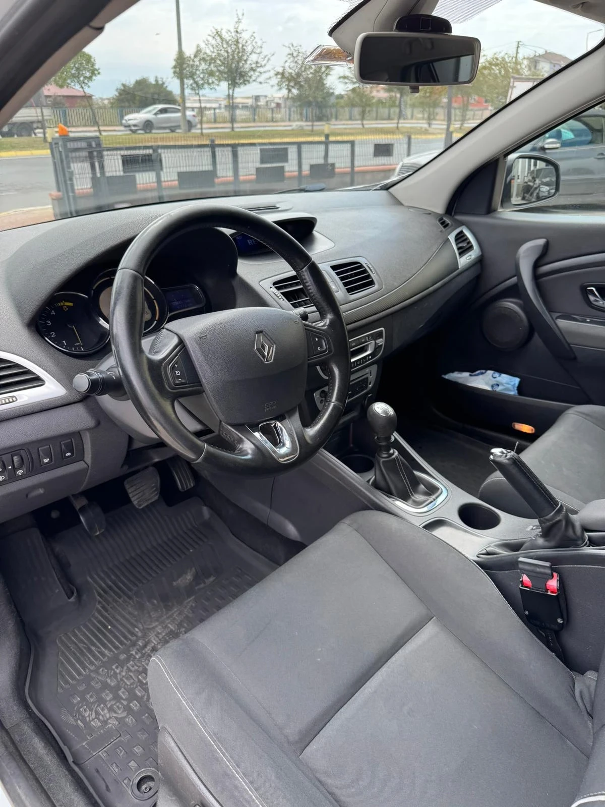 Renault Megane GRANDTOUR 1.6dci - изображение 4