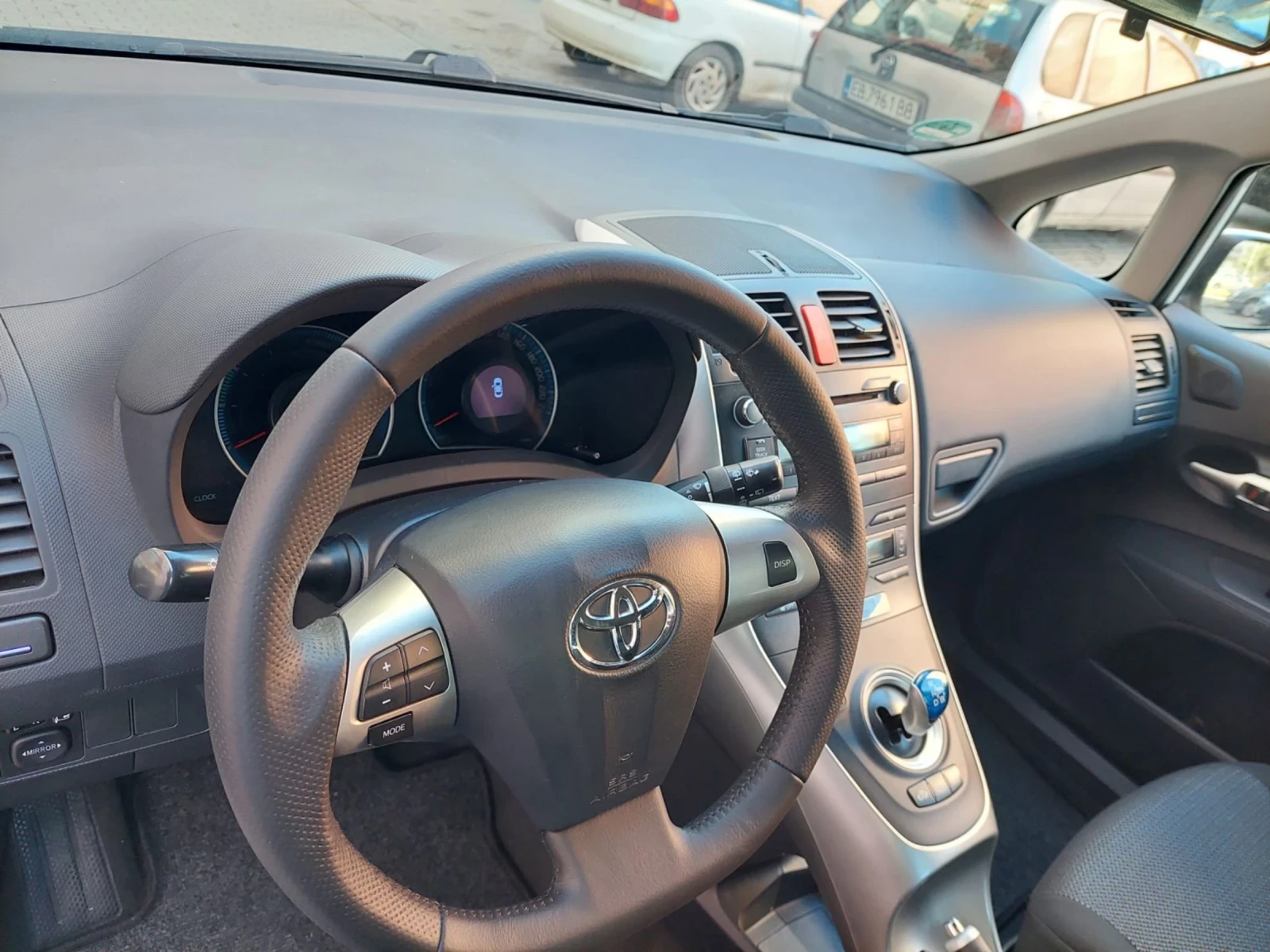 Toyota Auris 1.8VVTI HYBRID 161000км. ТОП - изображение 10