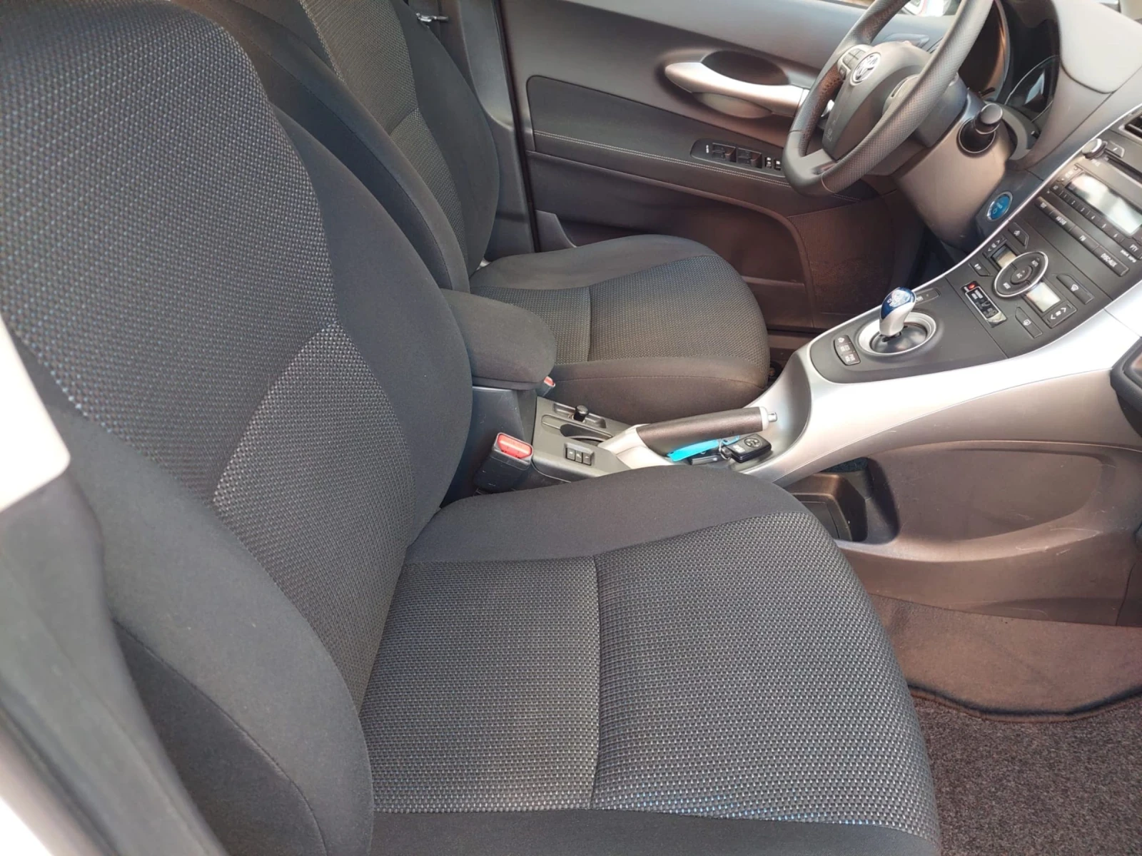 Toyota Auris 1.8VVTI HYBRID 161000��. ��� | Mobile.bg � ����������� 12