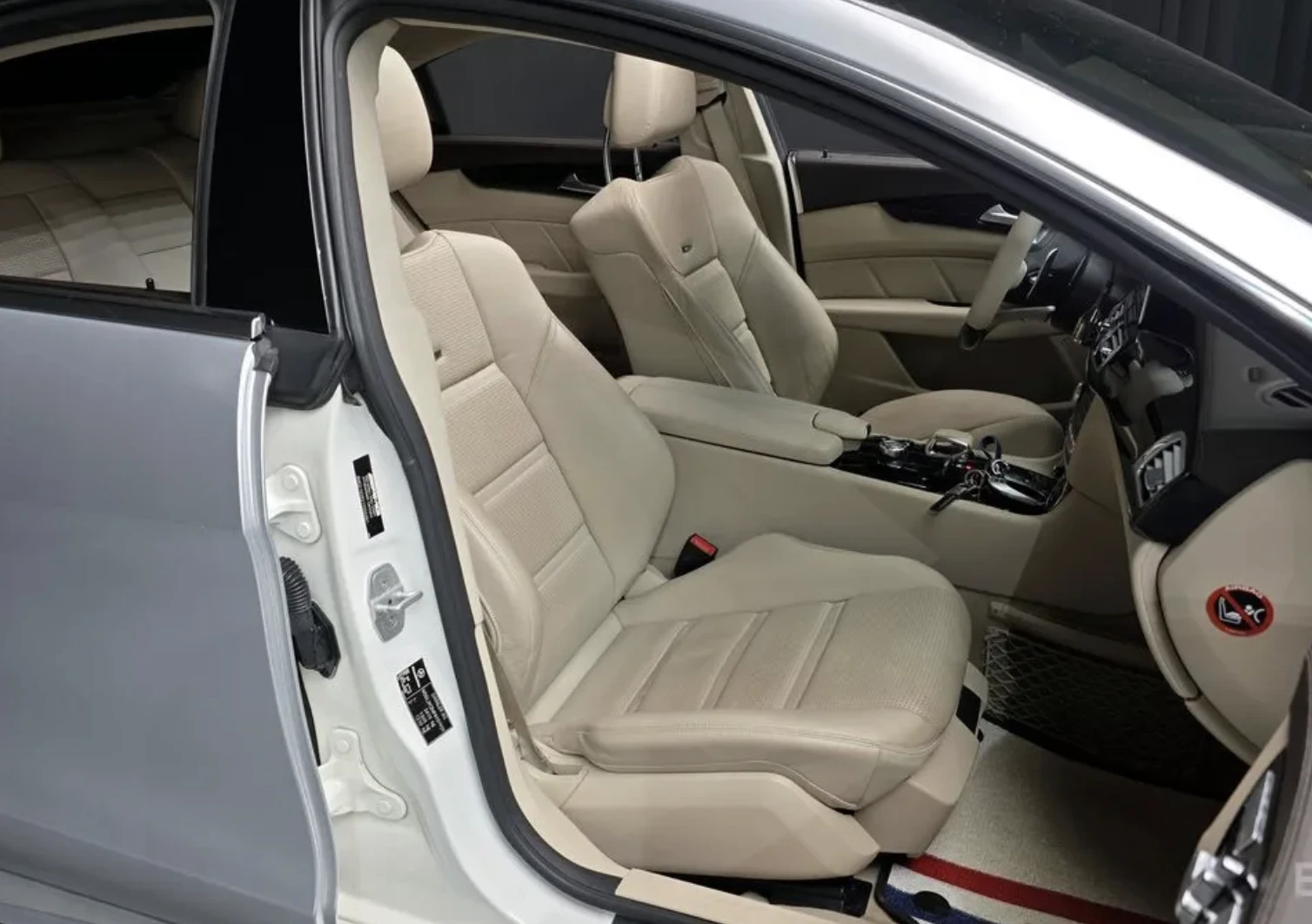 Mercedes-Benz CLS 63 AMG 4MATIC* КОжа* Подгрев* Обдухване* Кейлес* МАСАЖИ* , снимка 12 - Автомобили и джипове - 54021372