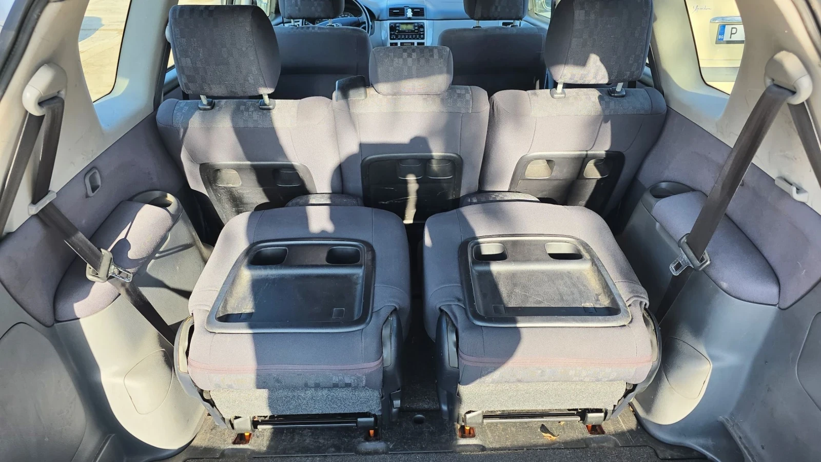 Toyota Avensis verso 2.0d4d 116k.c., снимка 15 - Автомобили и джипове - 54229711