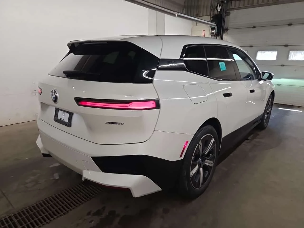 BMW iX * XDRIVE50 * NIGHT VISION * ДИСТРОНИК * 360 * , снимка 3 - Автомобили и джипове - 55234006