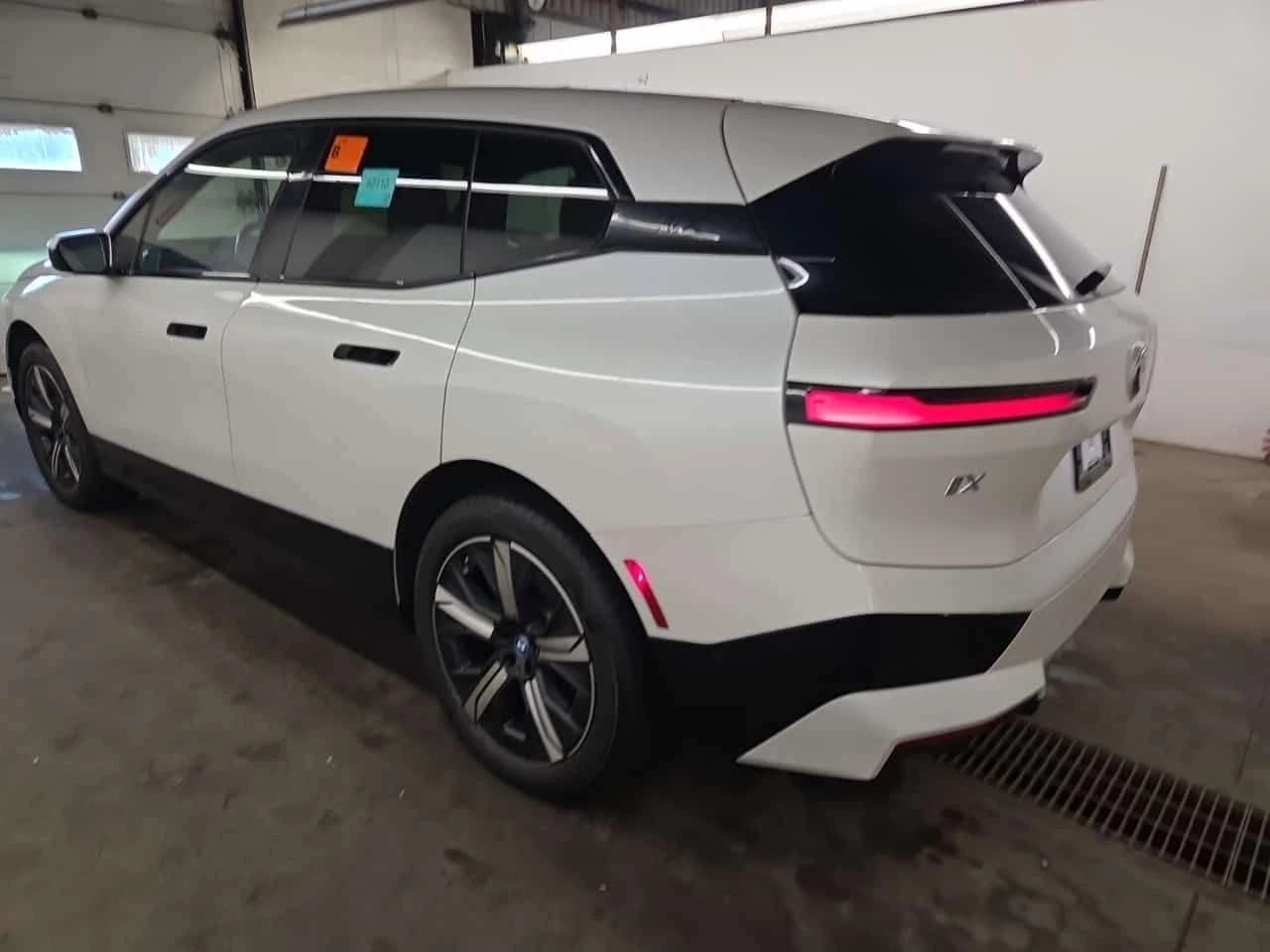 BMW iX * XDRIVE50 * NIGHT VISION * ДИСТРОНИК * 360 * , снимка 5 - Автомобили и джипове - 55234006