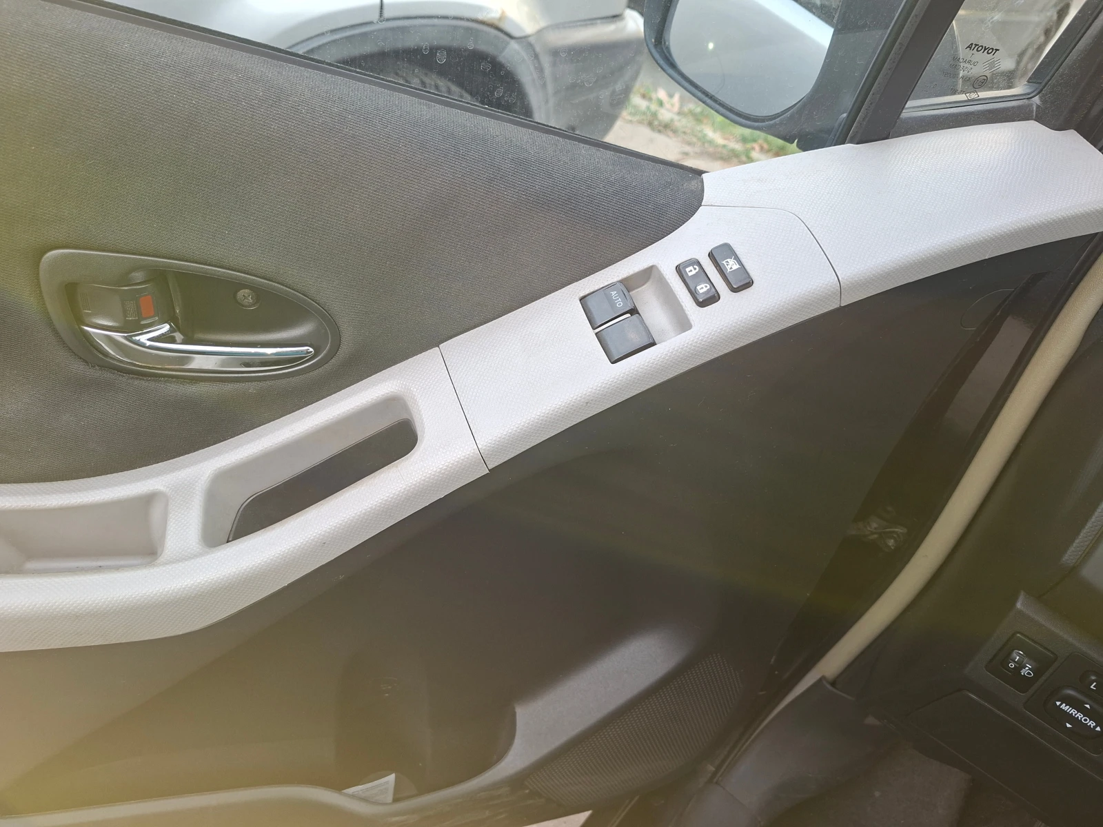 Toyota Yaris 1, 33 VVT-i, снимка 15 - Автомобили и джипове - 56022897