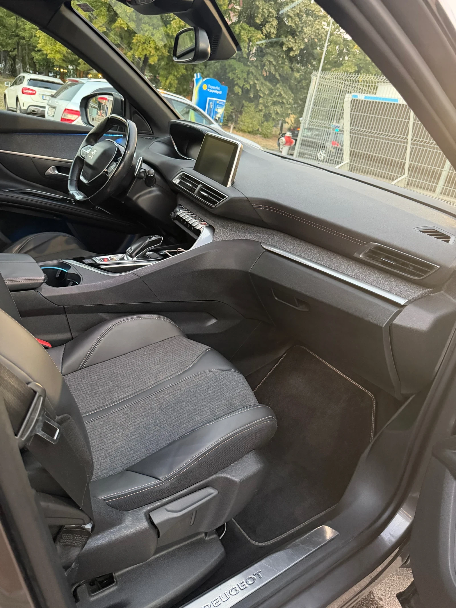 Peugeot 5008, снимка 8 - Автомобили и джипове - 56023729