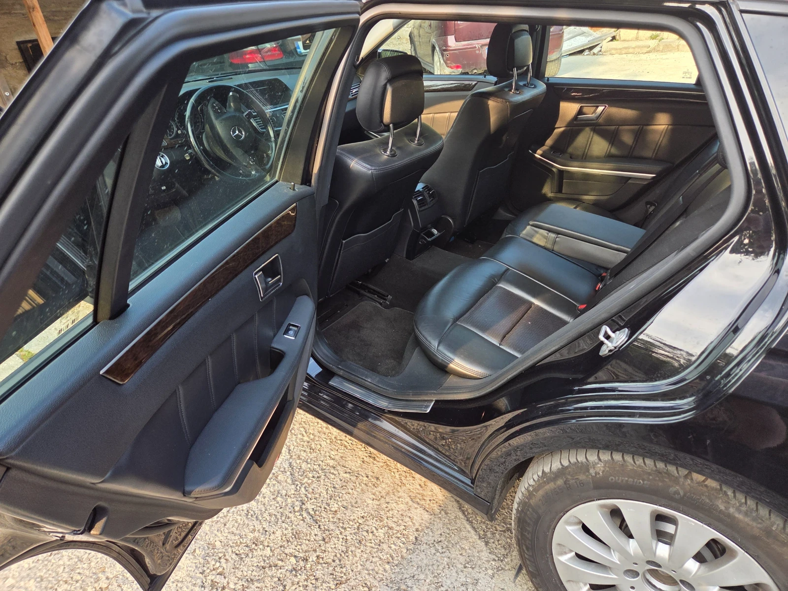 Mercedes-Benz E 220, снимка 11 - Автомобили и джипове - 56047146