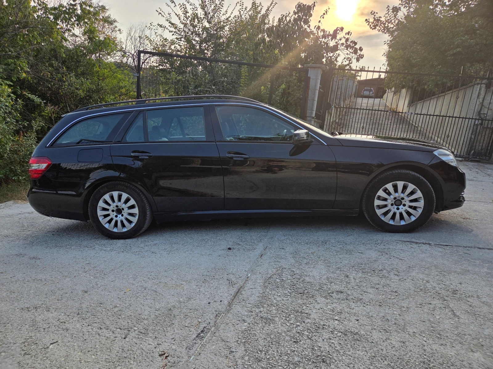 Mercedes-Benz E 220, снимка 7 - Автомобили и джипове - 56047146