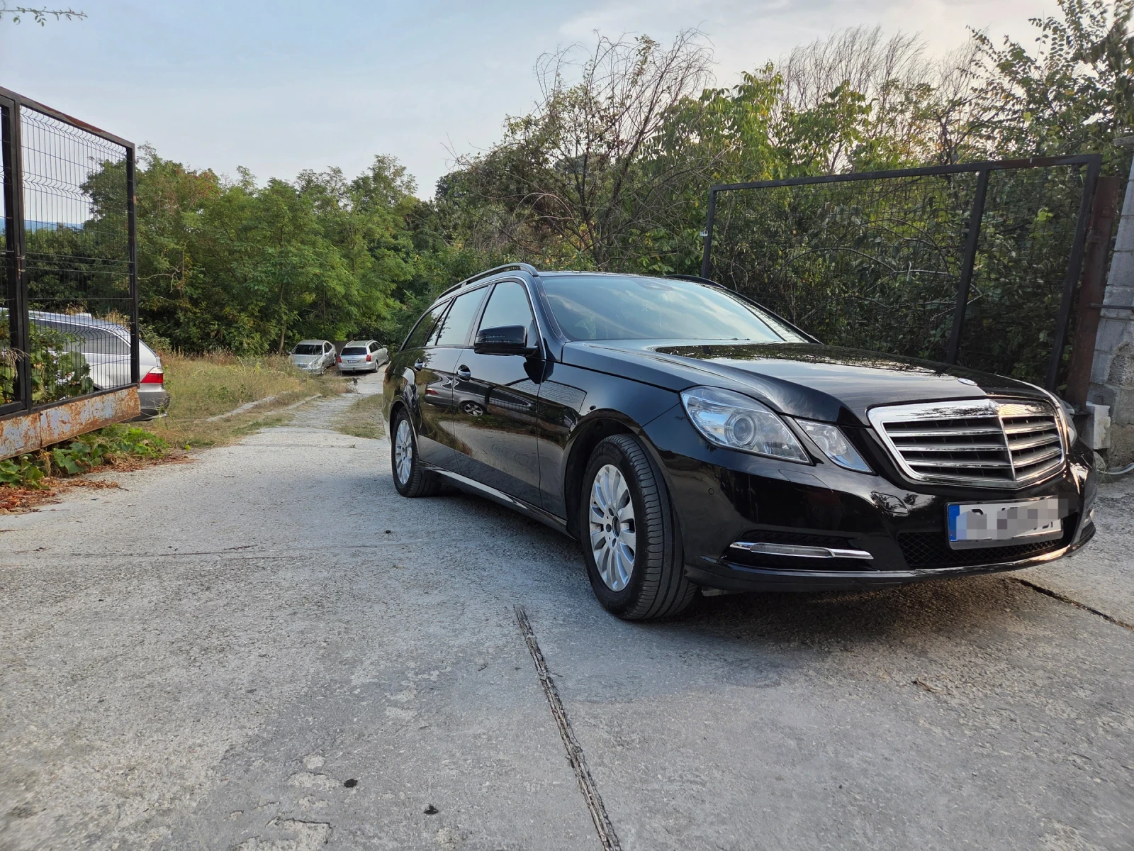 Mercedes-Benz E 220, снимка 3 - Автомобили и джипове - 56047146