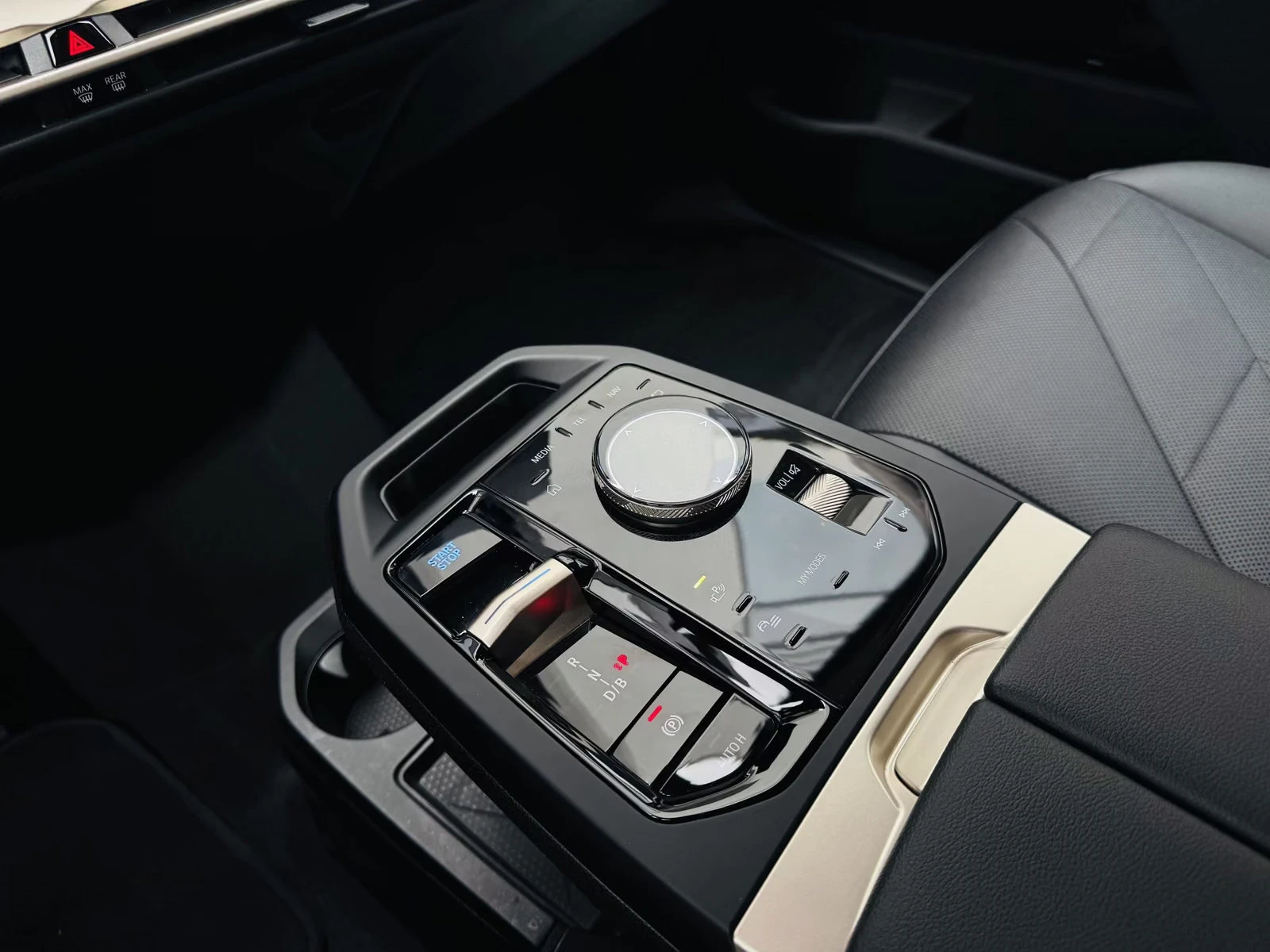 BMW iX 50/xDRIVE/523HP/MSPORT/360/HUD/H&K/KLESS/918z | Mobile.bg � ����������� 14