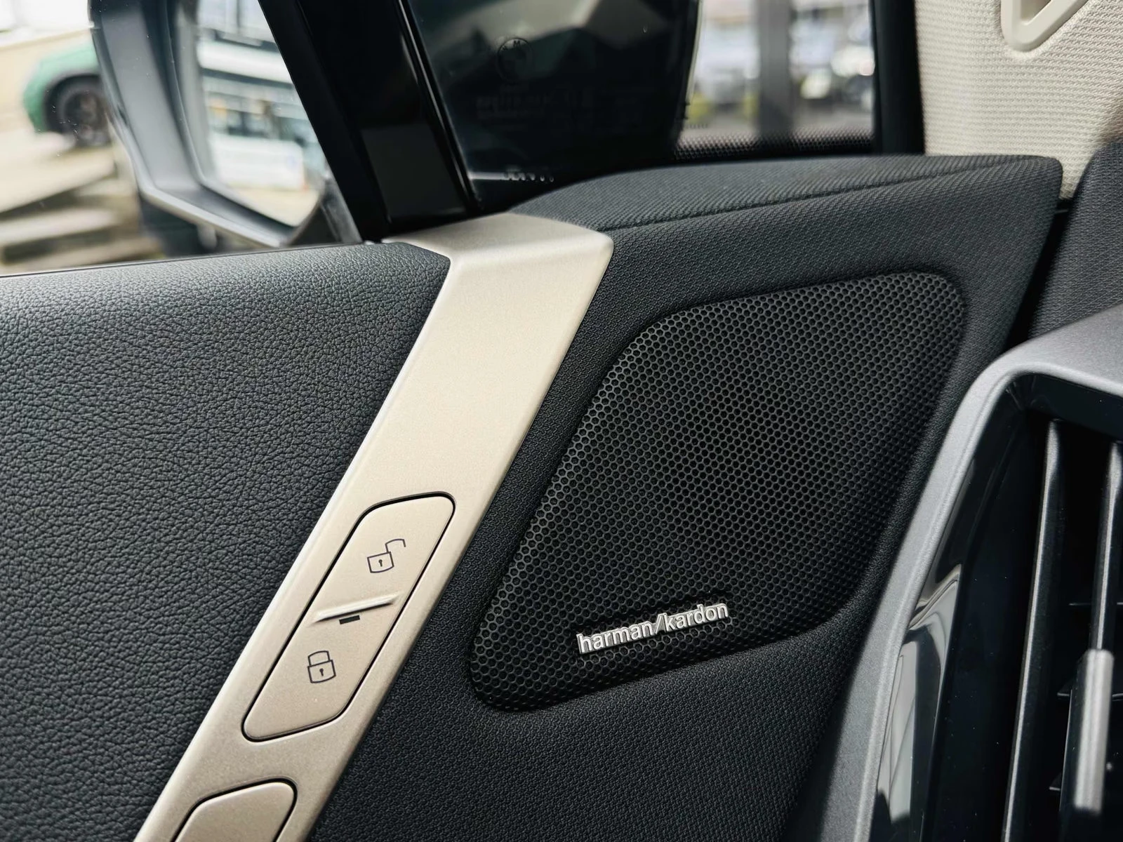 BMW iX 50/xDRIVE/523HP/MSPORT/360/HUD/H&K/KLESS/918z | Mobile.bg � ����������� 15