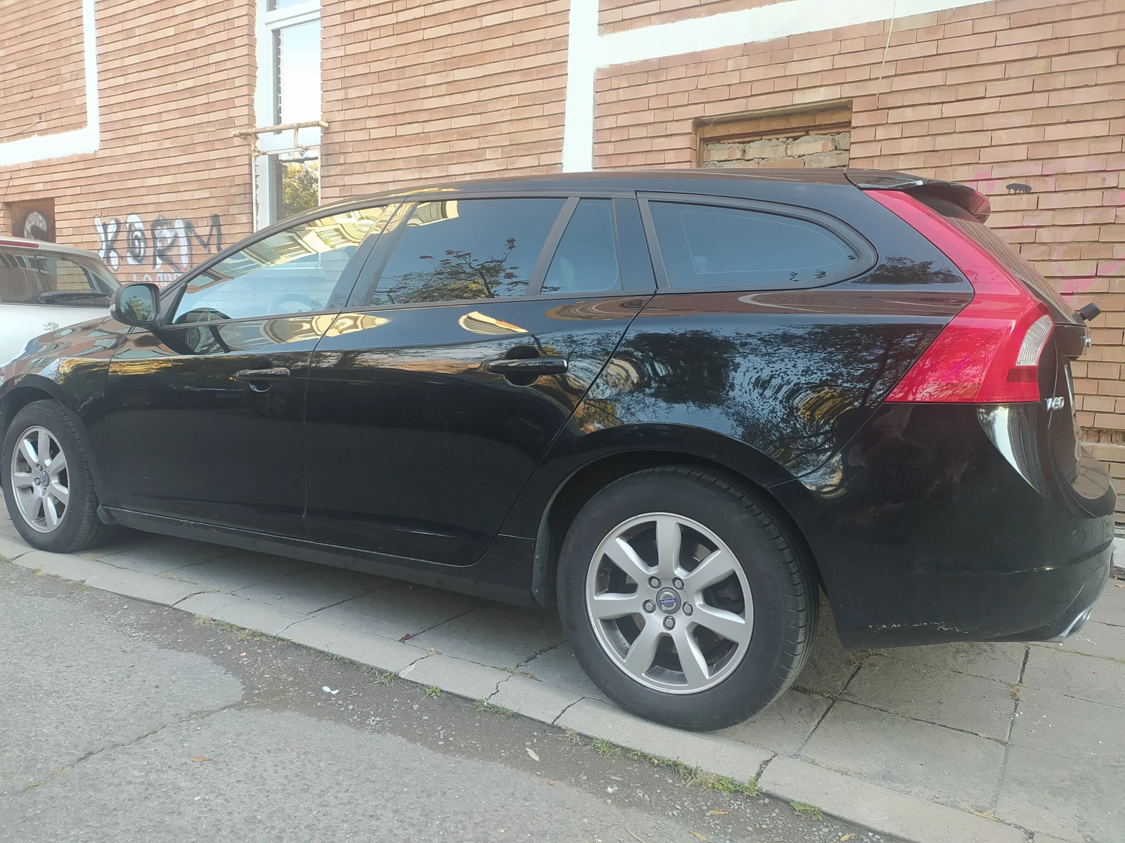 Volvo V60 D4 AWD Автоматик, снимка 3 - Автомобили и джипове - 56659837