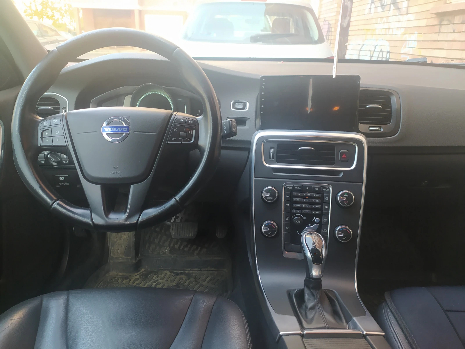 Volvo V60 D4 AWD Автоматик, снимка 9 - Автомобили и джипове - 56659837