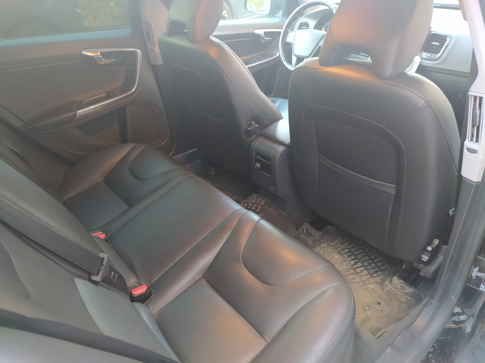 Volvo V60 D4 AWD Автоматик, снимка 13 - Автомобили и джипове - 56659837