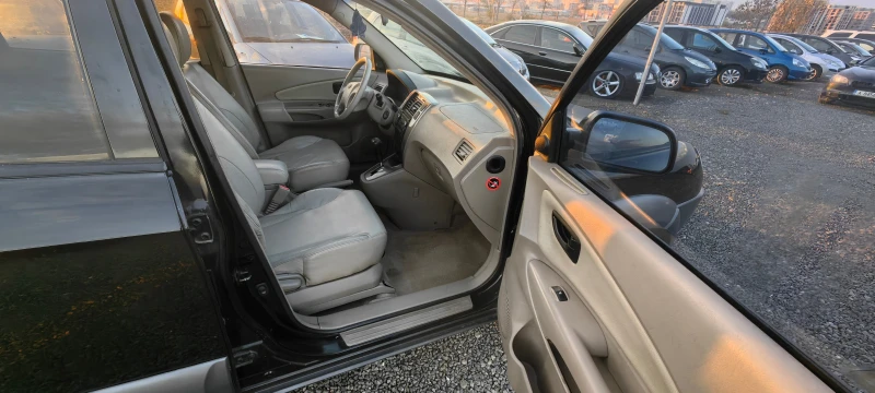 Hyundai Tucson 2.0TD 4x4 automat, снимка 11 - Автомобили и джипове - 48095296