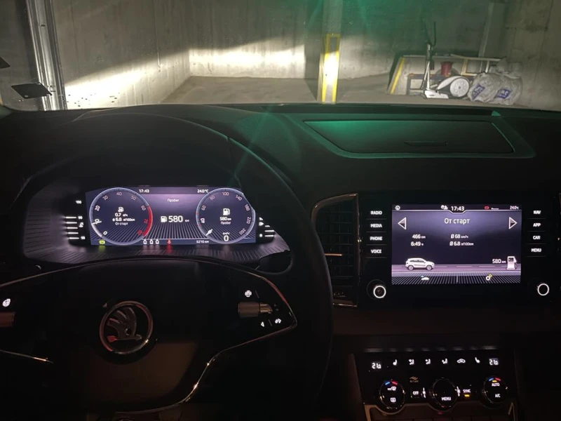 Skoda Karoq 1.5 TSI Гаранционна и обслужена, снимка 5 - Автомобили и джипове - 52097511