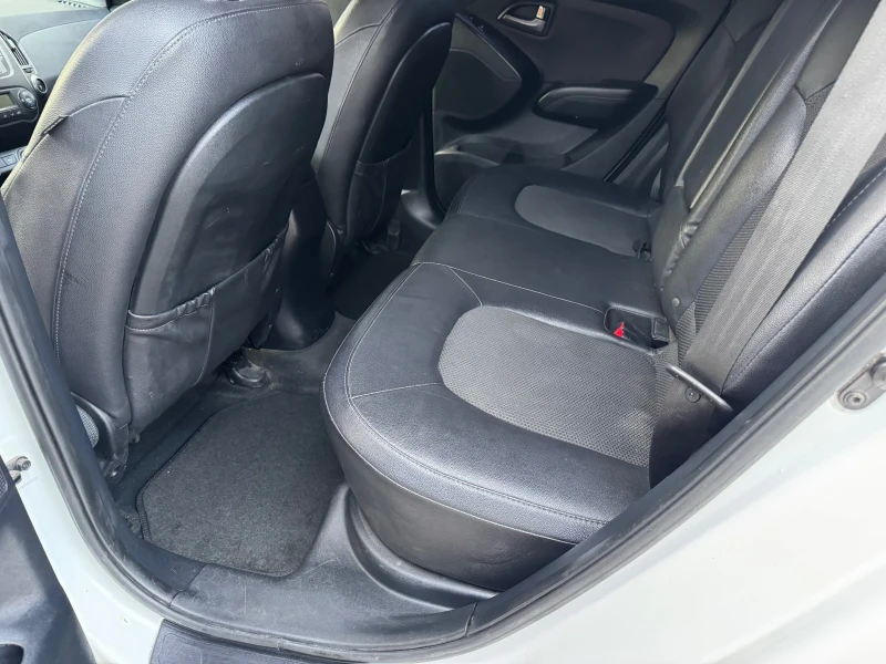 Hyundai IX35, снимка 13 - Автомобили и джипове - 52595224