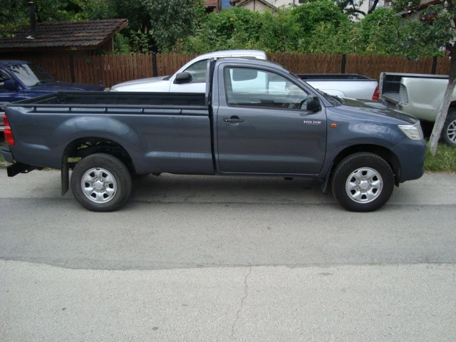 Toyota Hilux 2.5d-4d, снимка 13 - Автомобили и джипове - 47513291