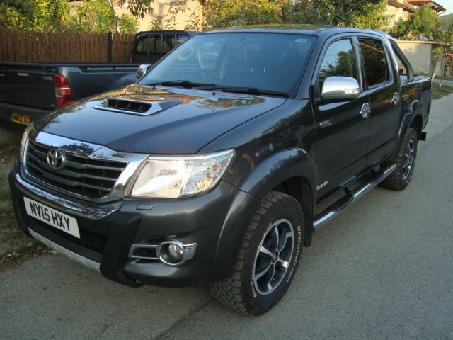 Toyota Hilux 2.5d-4d, снимка 14 - Автомобили и джипове - 47513291