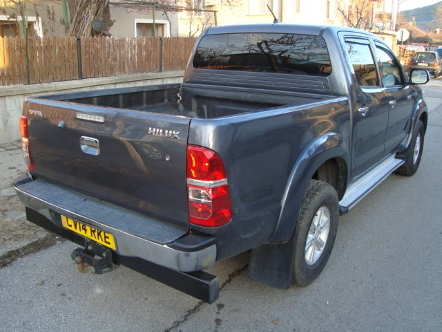 Toyota Hilux 2.5d-4d, снимка 6 - Автомобили и джипове - 47513291