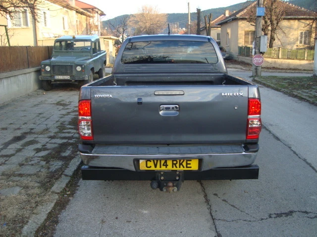 Toyota Hilux 2.5d-4d, снимка 7 - Автомобили и джипове - 47513291