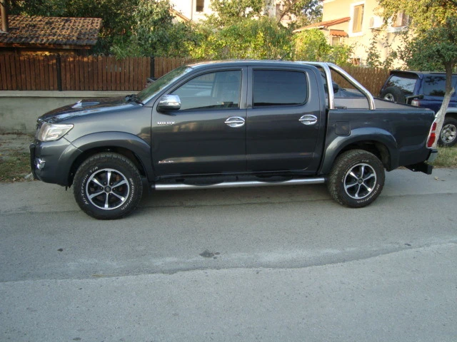 Toyota Hilux 2.5d-4d, снимка 15 - Автомобили и джипове - 47513291