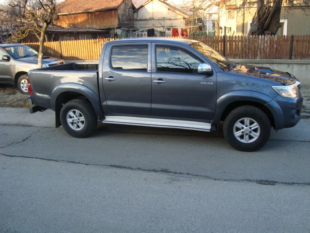 Toyota Hilux 2.5d-4d, снимка 5 - Автомобили и джипове - 47513291